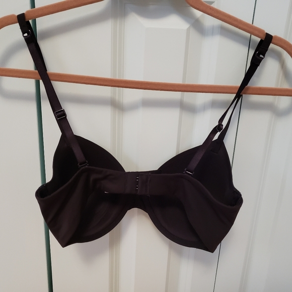 True &Co Body Convertible Underwire T-Shir - Picture 14 of 16